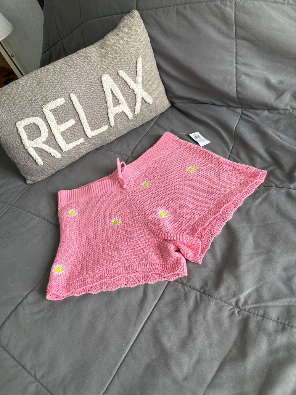 Pink Knit Daisy Embroidered Shorts Girls XL 12 Sweater Boho Flower 🌼 Romantic